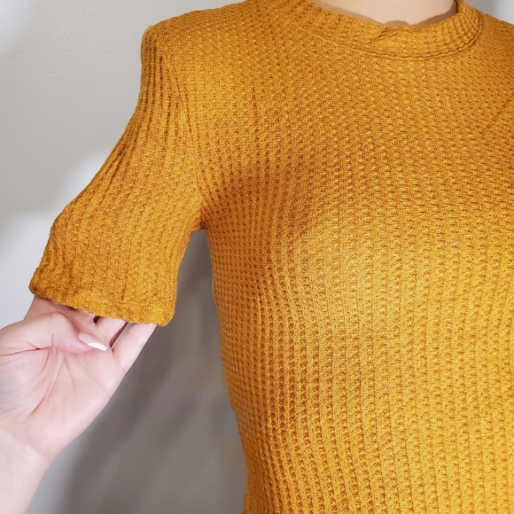 Forever 21 Mustard Gold Knitted Shortsleeve Top - Picture 2 of 5